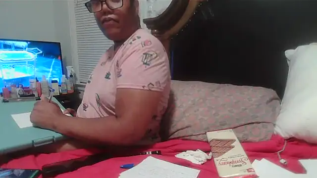 Snapshot of ebonyred chatting on 04/24/26, 01:29 ebonyred online show from 04/24/26, 01:29