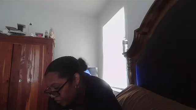 ebonyred online show from 10/24/25, 05:34