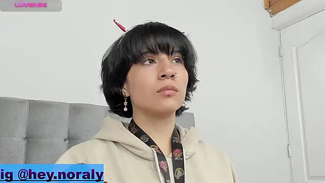 Snapshot of hey_noraly chatting on 03/22/25, 04:03 hey noraly online show from 03/22/25, 04:03