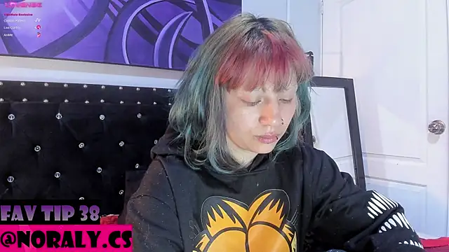 Snapshot of hey_noraly chatting on 05/02/26, 04:28 hey noraly online show from 05/02/26, 04:28