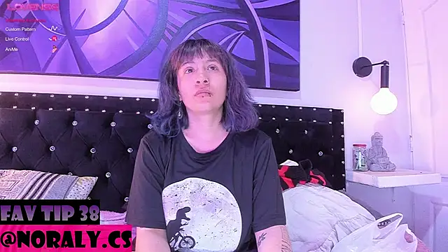 Snapshot of hey_noraly chatting on 06/19/26, 04:18 hey noraly online show from 06/19/26, 04:18
