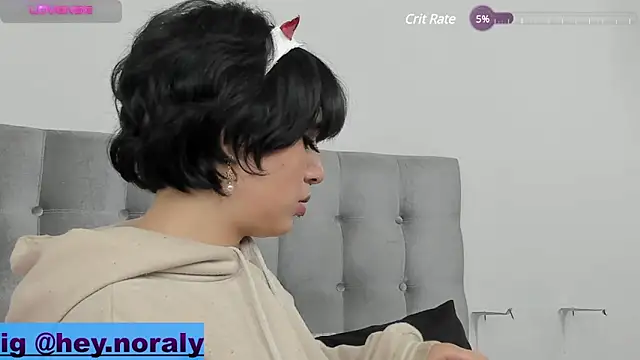 Snapshot of hey_noraly chatting on 03/22/25, 07:04 hey noraly online show from 03/22/25, 07:04