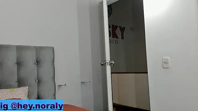 Snapshot of hey_noraly chatting on 03/07/25, 07:19 hey noraly online show from 03/07/25, 07:19