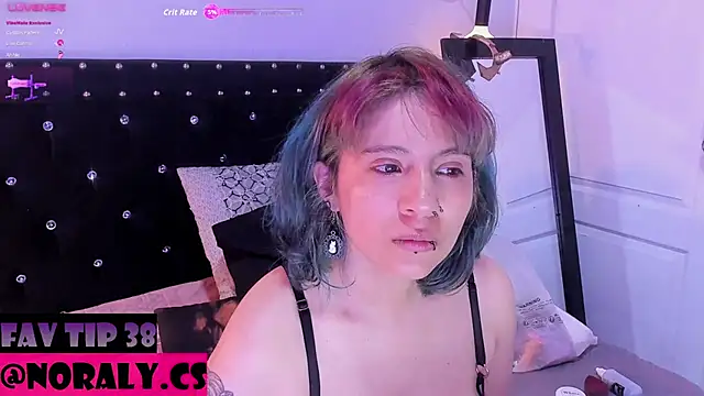 Snapshot of hey_noraly chatting on 04/21/26, 04:19 hey noraly online show from 04/21/26, 04:19