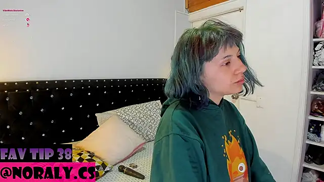 Snapshot of hey_noraly chatting on 03/15/26, 03:13 hey noraly online show from 03/15/26, 03:13
