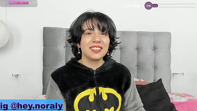 Snapshot of hey_noraly chatting on 03/23/25, 07:20 hey noraly online show from 03/23/25, 07:20