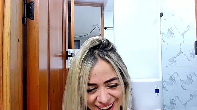 nicole valencia  online show from 03/26/26, 03:10