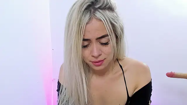 nicole valencia  online show from 06/04/26, 05:17