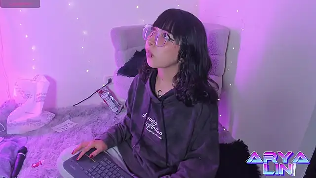 arysUwU online show from 05/08/26, 02:04
