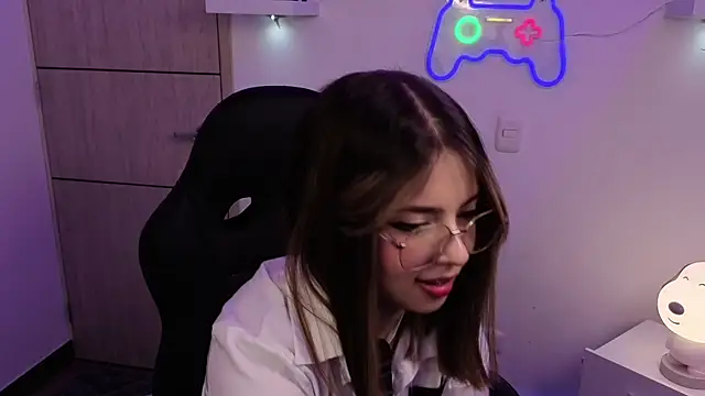EmilyMiller  online show from 06/12/26, 03:32