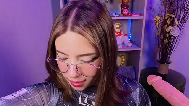 EmilyMiller  online show from 03/10/26, 04:22