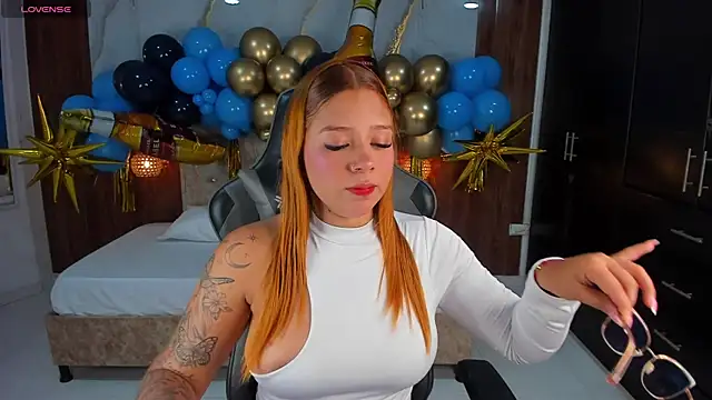 Snapshot of mia_18v chatting on 10/02/25, 05:27 mia 18v online show from 10/02/25, 05:27