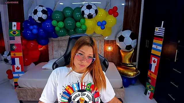 Snapshot of mia_18v chatting on 06/22/26, 08:06 mia 18v online show from 06/22/26, 08:06