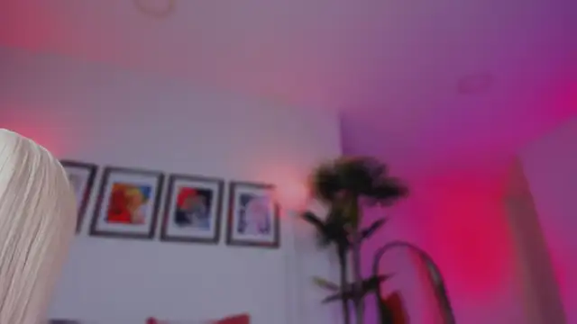 Taylor  foxxx online show from 11/05/25, 05:10