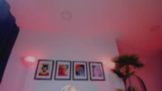 Snapshot of Taylor__foxxx chatting on 09/24/25, 05:25 Taylor foxxx online show from 09/24/25, 05:25