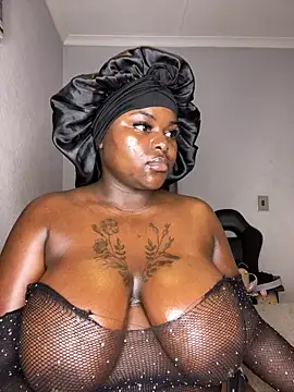 Snapshot of Honeycoco0211 chatting on 11/17/25, 01:31 Honeycoco0211 online show from 11/17/25, 01:31