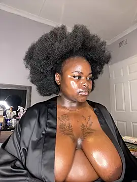 Snapshot of Honeycoco0211 chatting on 12/02/25, 04:36 Honeycoco0211 online show from 12/02/25, 04:36