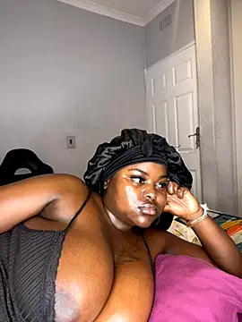 Snapshot of Honeycoco0211 chatting on 11/11/25, 06:08 Honeycoco0211 online show from 11/11/25, 06:08