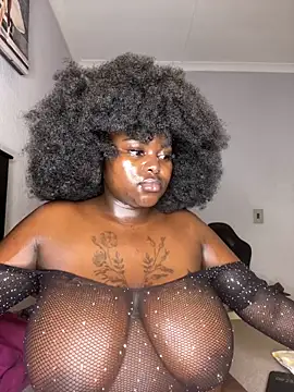 Snapshot of Honeycoco0211 chatting on 11/07/25, 07:24 Honeycoco0211 online show from 11/07/25, 07:24