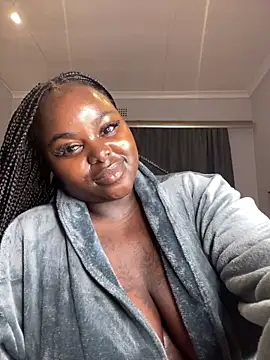 Snapshot of Honeycoco0211 chatting on 05/16/26, 02:10 Honeycoco0211 online show from 05/16/26, 02:10