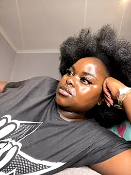 Snapshot of Honeycoco0211 chatting on 12/04/25, 10:20 Honeycoco0211 online show from 12/04/25, 10:20