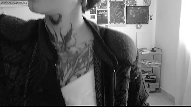 Snapshot of _Apola_77 chatting on 02/08/25, 06:01  Apola 77 online show from 02/08/25, 06:01