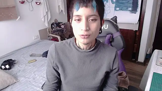 Snapshot of _Apola_77 chatting on 10/28/25, 09:36  Apola 77 online show from 10/28/25, 09:36