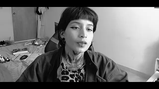 Snapshot of _Apola_77 chatting on 03/21/25, 08:18  Apola 77 online show from 03/21/25, 08:18