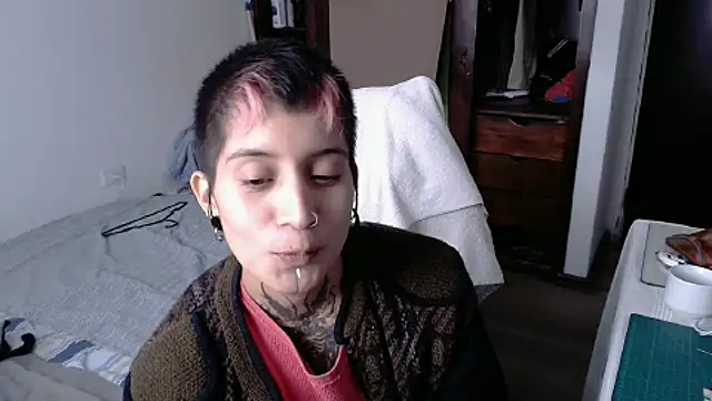 Snapshot of _Apola_77 chatting on 10/04/25, 06:42  Apola 77 online show from 10/04/25, 06:42