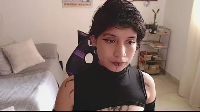 Snapshot of _Apola_77 chatting on 01/25/25, 08:00  Apola 77 online show from 01/25/25, 08:00