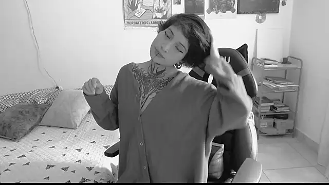 Snapshot of _Apola_77 chatting on 02/05/25, 05:53  Apola 77 online show from 02/05/25, 05:53