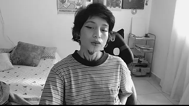 Snapshot of _Apola_77 chatting on 02/04/25, 06:49  Apola 77 online show from 02/04/25, 06:49