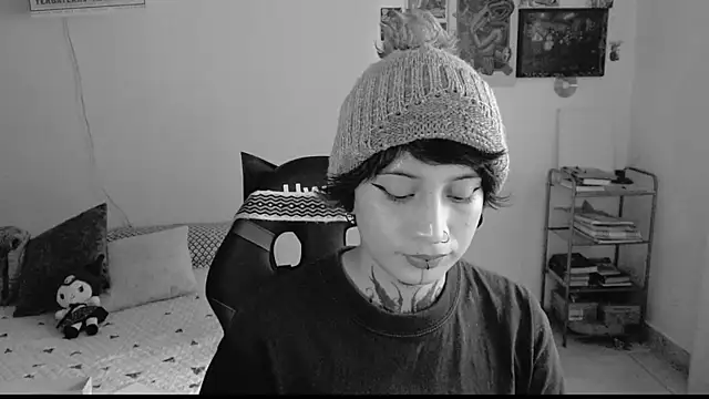 Snapshot of _Apola_77 chatting on 02/15/25, 09:39  Apola 77 online show from 02/15/25, 09:39