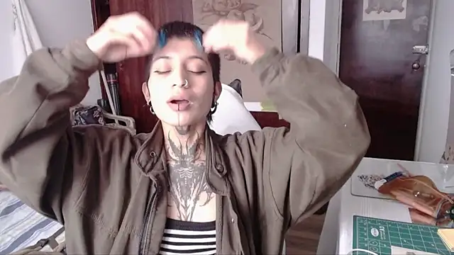 Snapshot of _Apola_77 chatting on 10/11/25, 10:11  Apola 77 online show from 10/11/25, 10:11