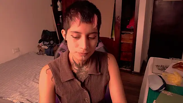 Snapshot of _Apola_77 chatting on 10/05/25, 06:09  Apola 77 online show from 10/05/25, 06:09