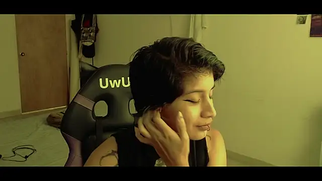 Snapshot of _Apola_77 chatting on 03/13/25, 09:16  Apola 77 online show from 03/13/25, 09:16