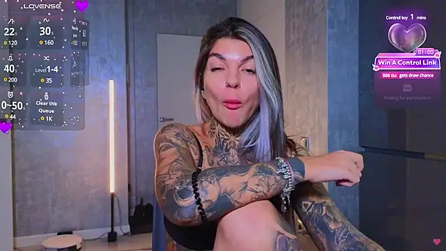 Snapshot of tattooedBabyy chatting on 02/08/25, 01:22 tattooedBabyy online show from 02/08/25, 01:22