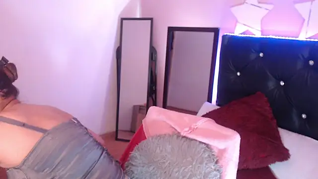 camila delarosa online show from 10/23/25, 04:38