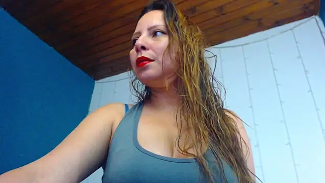 Snapshot of camila_delarosa chatting on 02/06/25, 12:59 camila delarosa online show from 02/06/25, 12:59