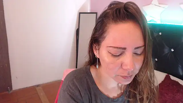 Snapshot of camila_delarosa chatting on 10/18/25, 12:29 camila delarosa online show from 10/18/25, 12:29