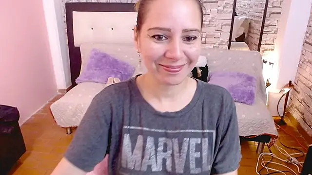 camila delarosa online show from 03/15/26, 12:23