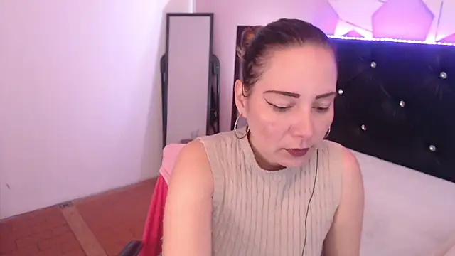 camila delarosa online show from 10/24/25, 04:06