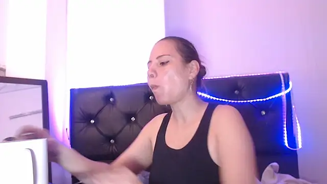 camila delarosa online show from 12/21/25, 12:29