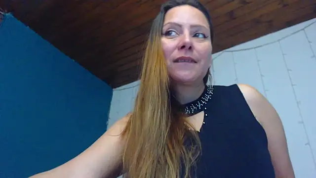 Snapshot of camila_delarosa chatting on 02/01/25, 01:30 camila delarosa online show from 02/01/25, 01:30