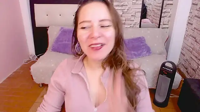 camila delarosa online show from 03/31/26, 12:51