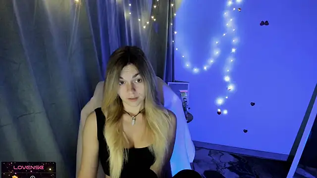 Sweet me  online show from 10/13/25, 06:15