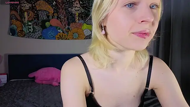 Crayzy Luv online show from 03/15/26, 04:25