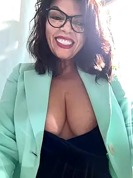 CarlaConnor80 online show from 10/28/25, 10:47