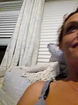 Snapshot of Dixiefaye_Pika chatting on 02/06/25, 04:42 Dixiefaye Pika online show from 02/06/25, 04:42