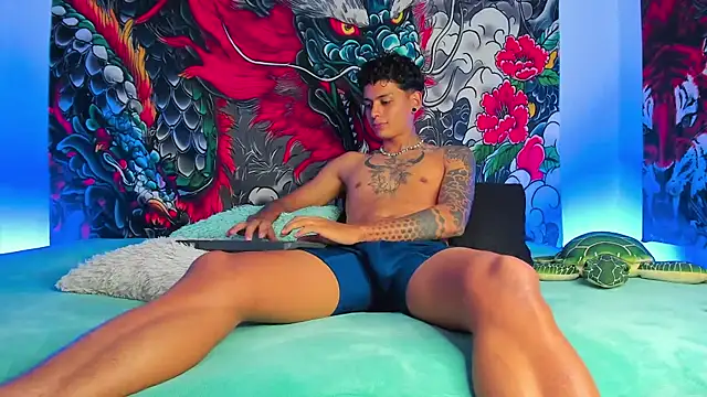 Maxi Gray online show from 10/24/25, 08:35